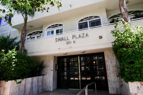 Swall Plaza Beverly Center