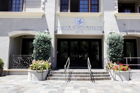 Swall Promenade Beverly Center