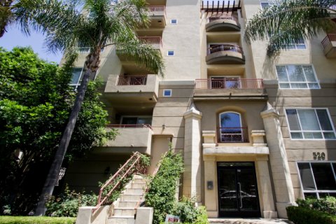 Willaman Mews Beverly Center