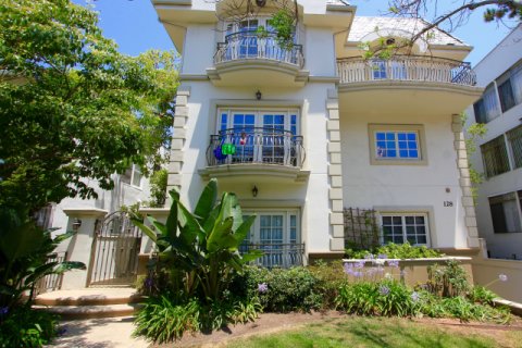 128 S Elm Beverly Hills