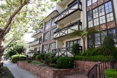 133 S Oakhurst Beverly Hills
