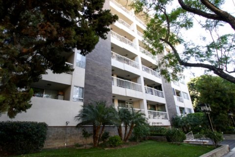 441 N Oakhurst Beverly Hills