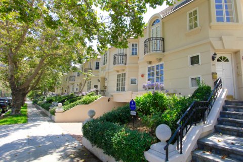 Almont Townhomes Beverly Hills