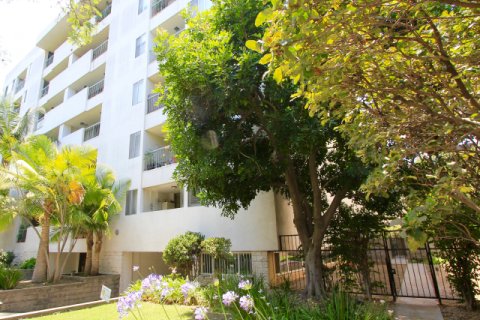 Oakhurst Condominiums Beverly Hills