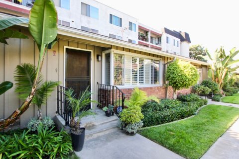 374 Carroll Park East Long Beach