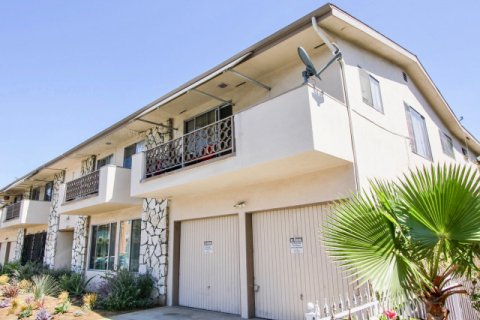 Golden Cedar Condominiums Long Beach