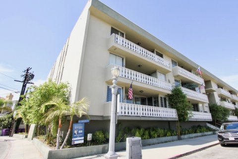 Villa Di Napoli Long Beach