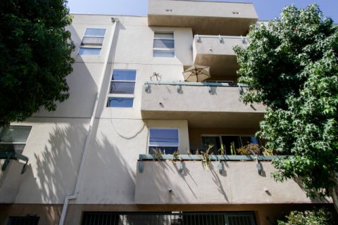 11225 Peach Grove St North Hollywood