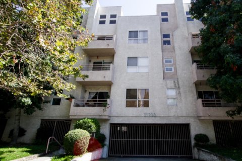 11230 Peach Grove St North Hollywood