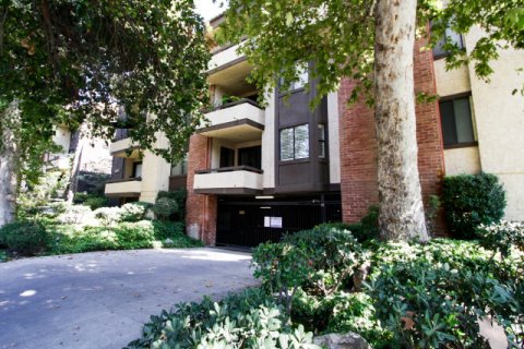 13214 Moorpark St Sherman Oaks