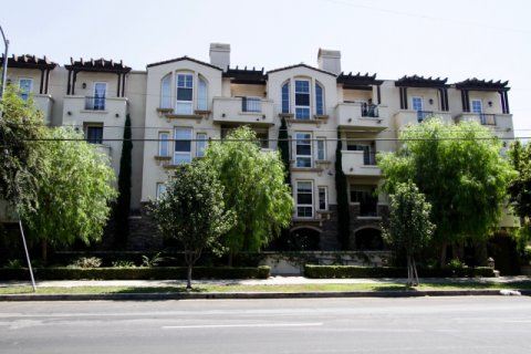14242 Burbank Blvd Sherman Oaks