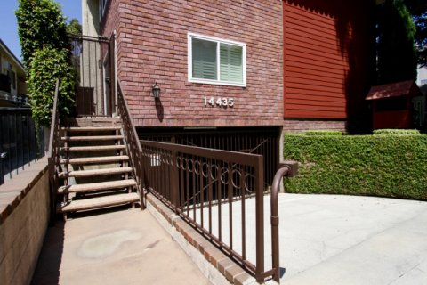 14435 Benefit St Sherman Oaks