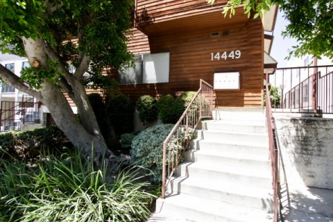 14449 Benefit St Sherman Oaks