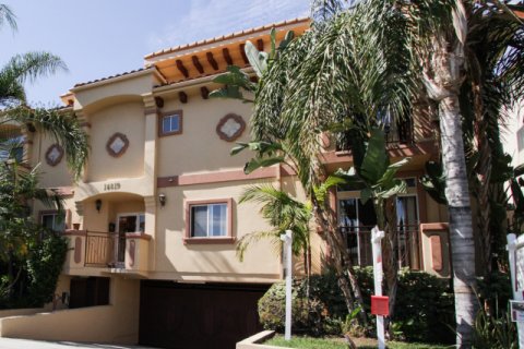 14819 Magnolia Blvd Sherman Oaks