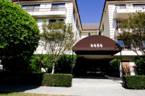 4454 Ventura Canyon Ave Sherman Oaks