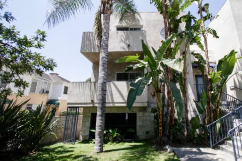 4915 Coldwater Canyon Sherman Oaks