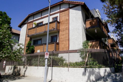 Cameron Court Sherman Oaks