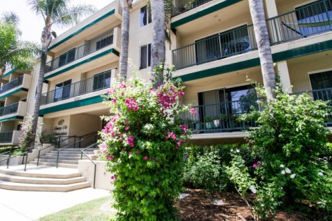 Country Club Condominiums Sherman Oaks