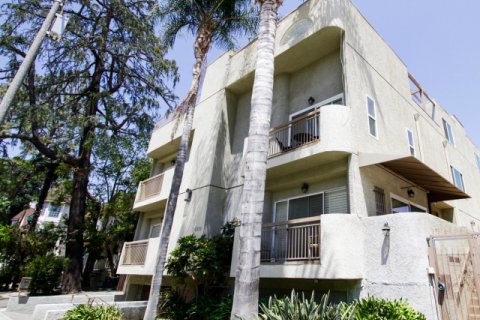 Dickens Condos Sherman Oaks