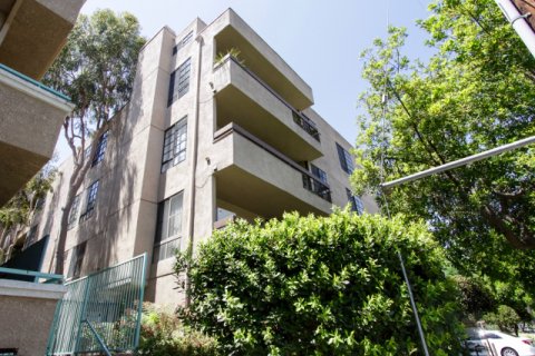 Dickens Court Condominiums Sherman Oaks
