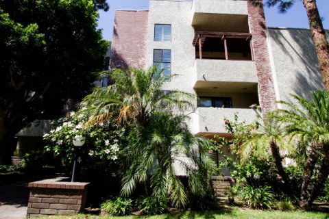 Dickens Green Sherman Oaks