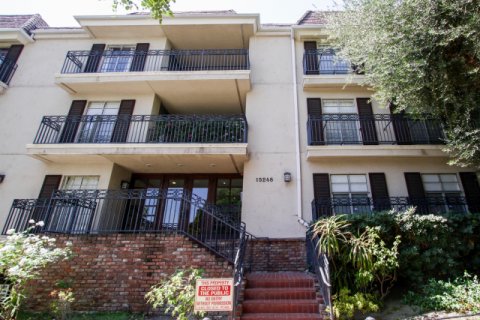 Dickens Towers Sherman Oaks