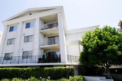 Golden Colonial Condominiums Sherman Oaks