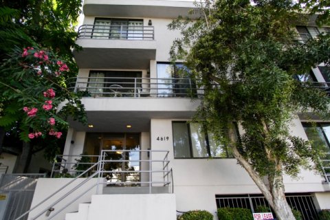 Kester Villas Sherman Oaks