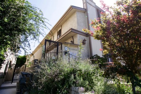 Moorpark Manor Sherman Oaks