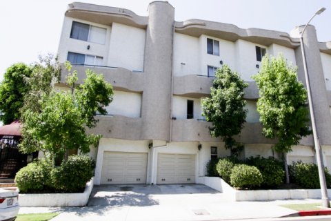 Moorpark Vista Sherman Oaks