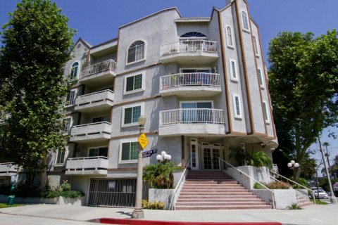 Oaks at Sepulveda Sherman Oaks