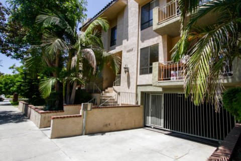 Riverside Villa Sherman Oaks