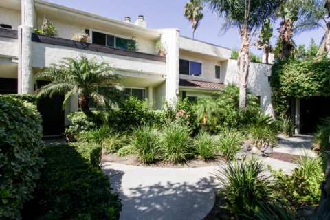Sherman Oaks Courtyard, Sherman Oaks