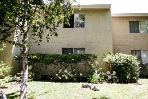 Town & Country Townhomes Sherman Oaks