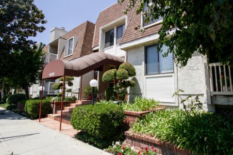 Wilshire Manor Sherman Oaks