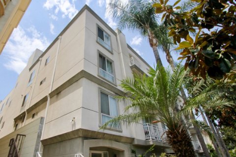 117 S Clark beverly center