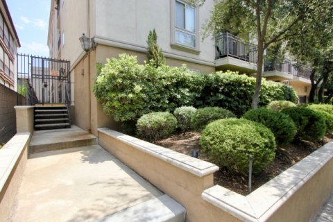 155 S Swall beverly center