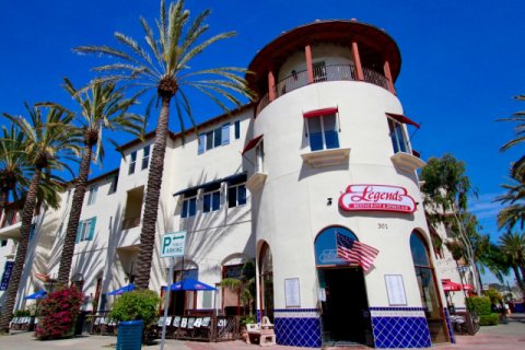 Plaza Almeria Huntington Beach