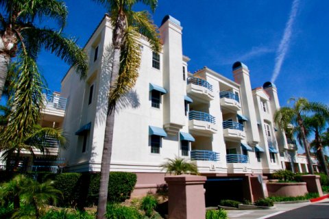 Townsquare Condos Huntington Beach
