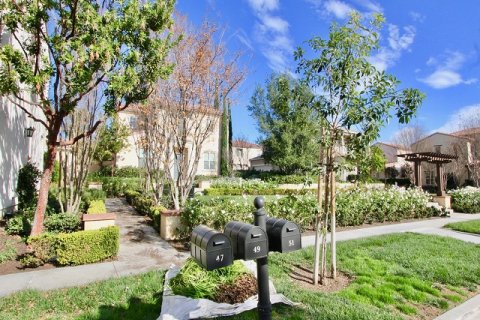 Decada Irvine