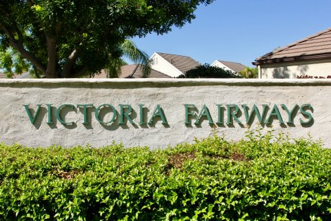 Victoria Fairways riverside