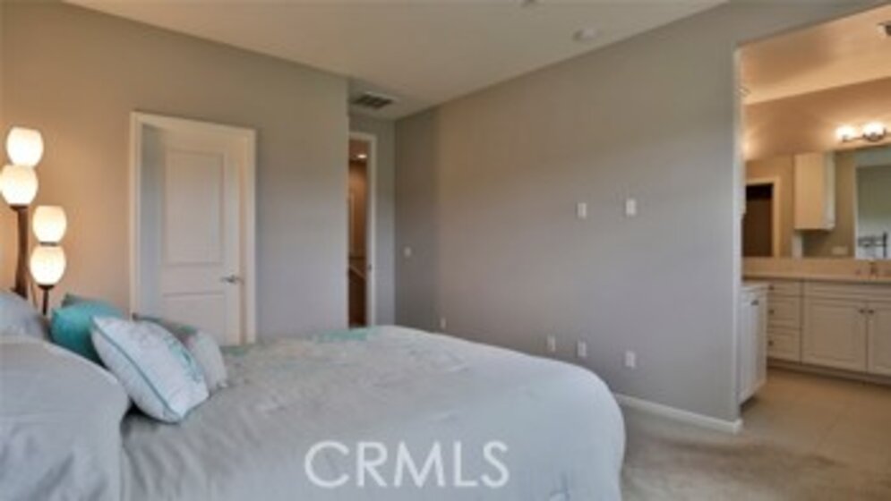 44059 Calle Luz Photo