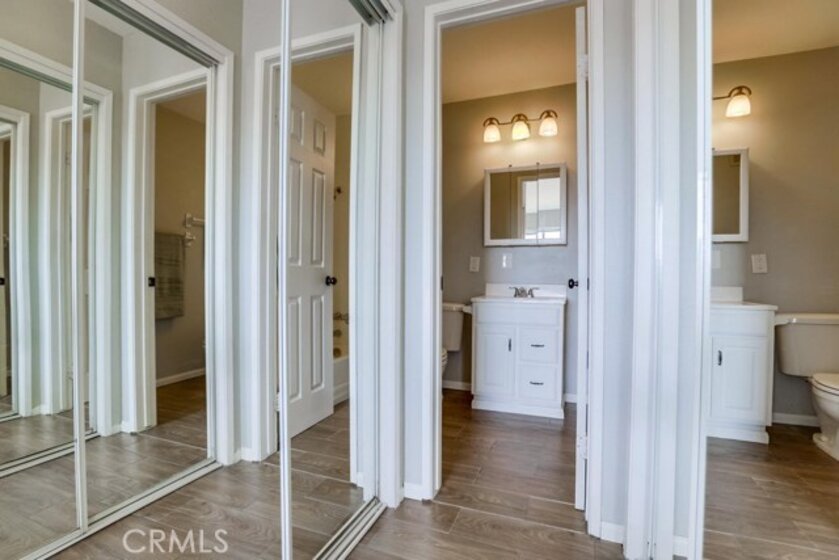 2 sets of mirrored closets for plenty of storage.