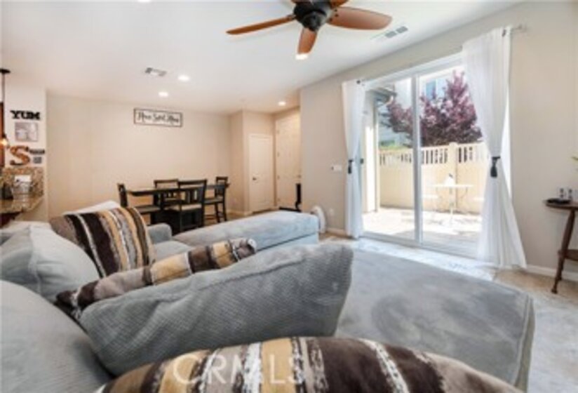 44060 Calle Luz Photo