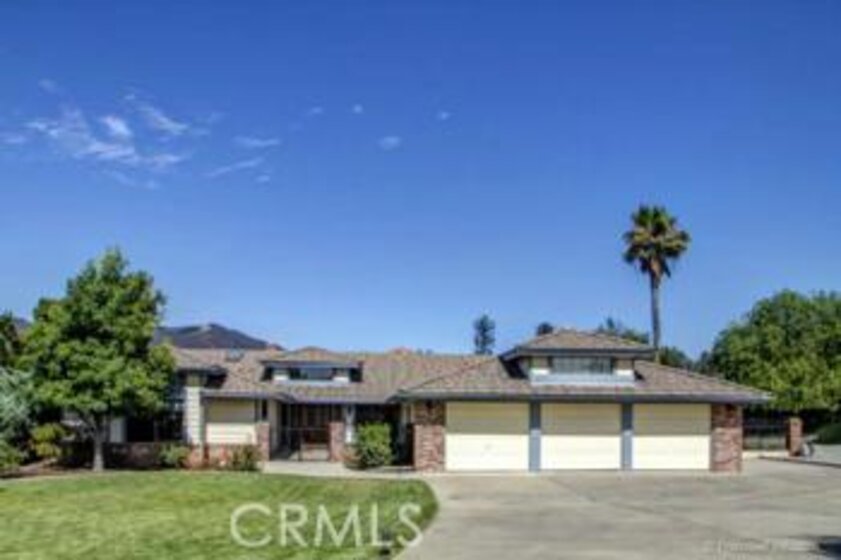 44250 Cabo Street Photo