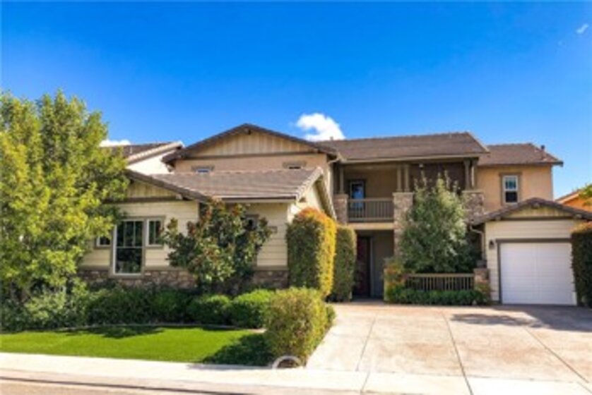 27170 Pumpkin Street Photo