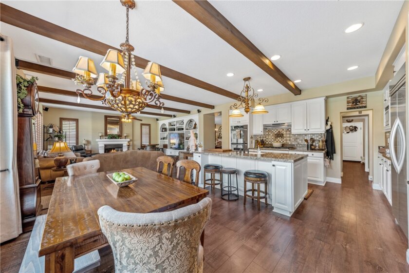 27166 Tree Rose Avenue Photo