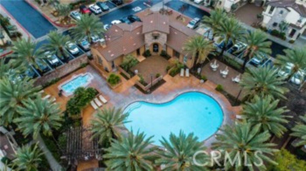 44988 Hawthorn Street Photo