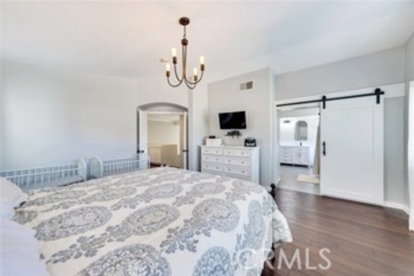 41977 Black Mountain Photo