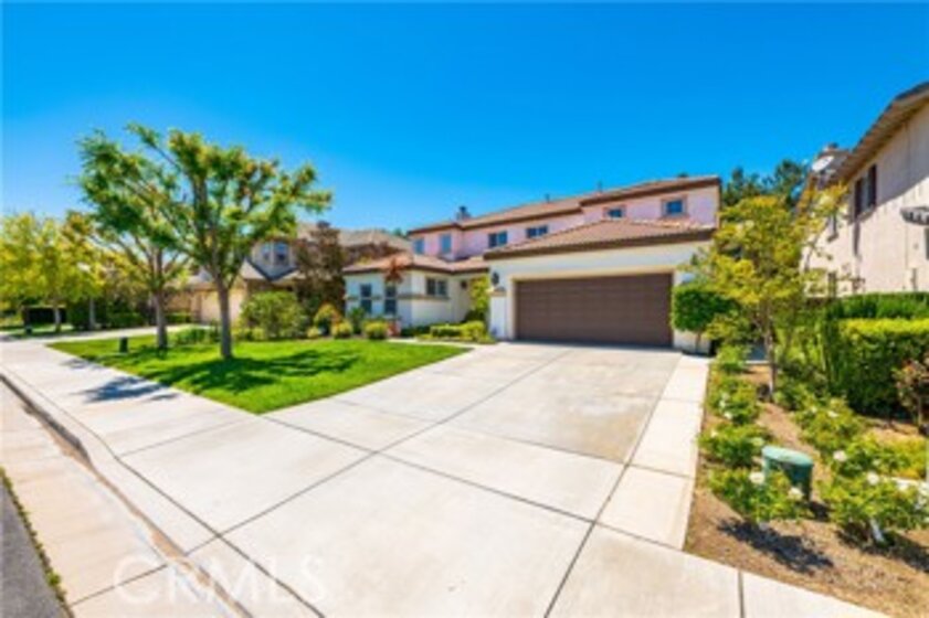 42155 Wyandotte Street Photo